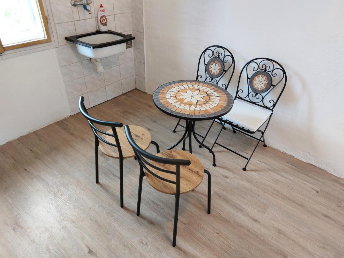 Prague Retro Challenge And Garden Hotel Екстериор снимка